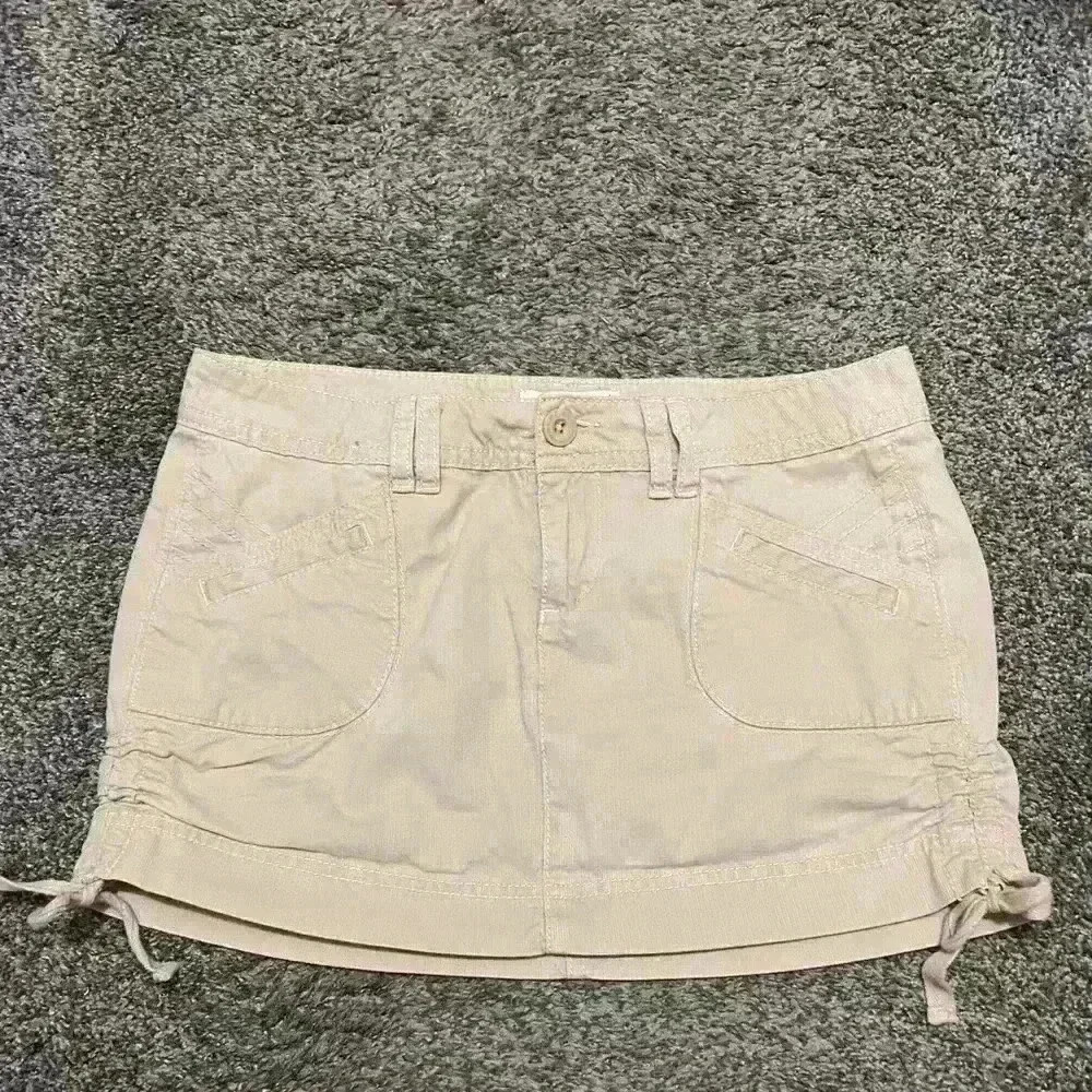 L.E.I. Khaki colored skirt